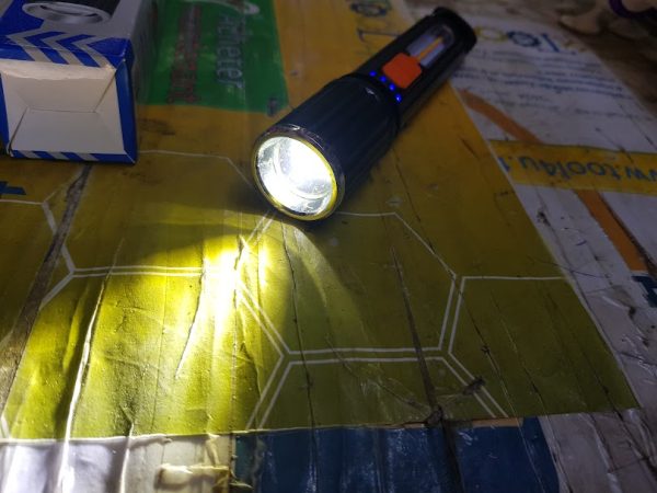 Lampe de Poche LED Focus Haute Luminosité – Rechargeable & Étanche – Image 9